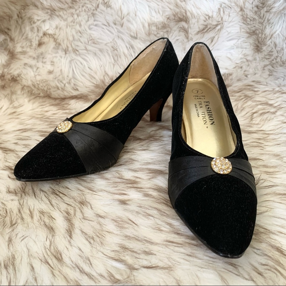 Vintage 1980s fancy black velvet cocktail pumps